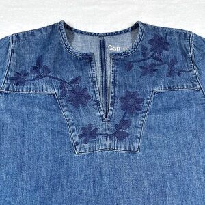 Gap Womens S Embroidered Floral Chambray Top 100% COTTON Blue Boho Spring Summer